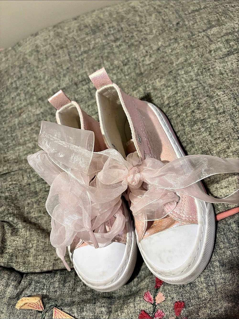Pink Ribbon Sneakers - Picture 4 of 5